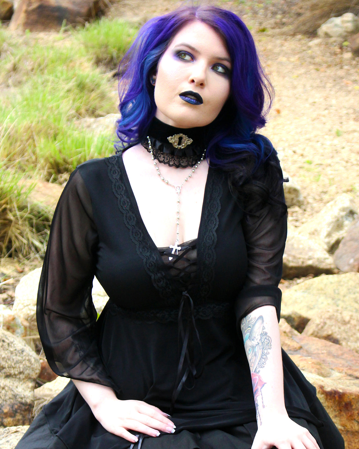 Accessorizing Gothic, Victorian, and Steampunk Fashion: A Guide to Vintage-Inspired Looks for Women