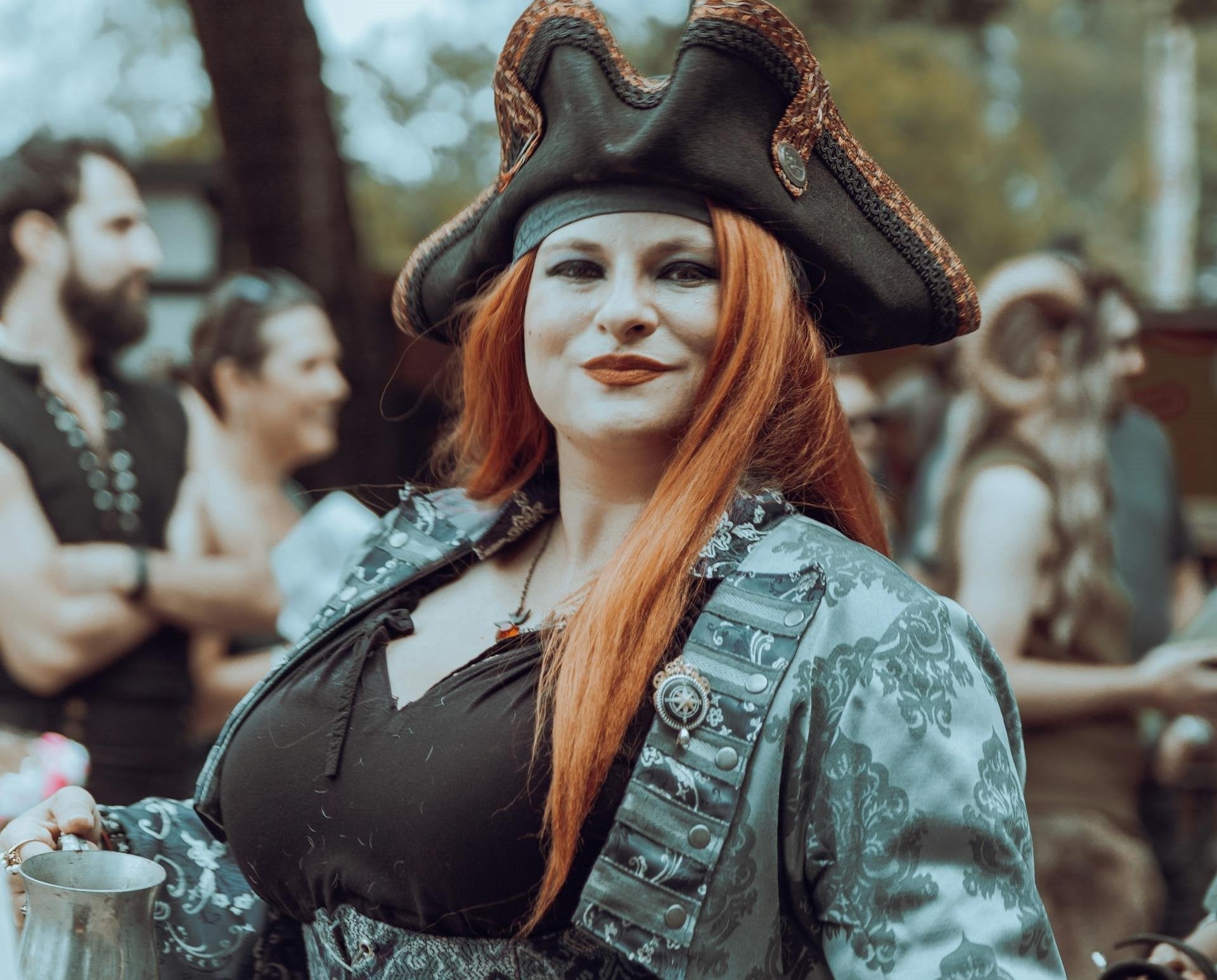 women's pirate costume