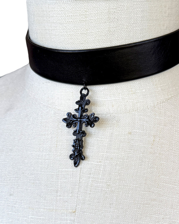 AN04Black_CrossChoker_MainImag